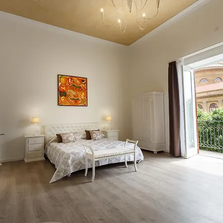 Porta Maqueda בית הארחה