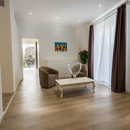 Porta Maqueda בית הארחה