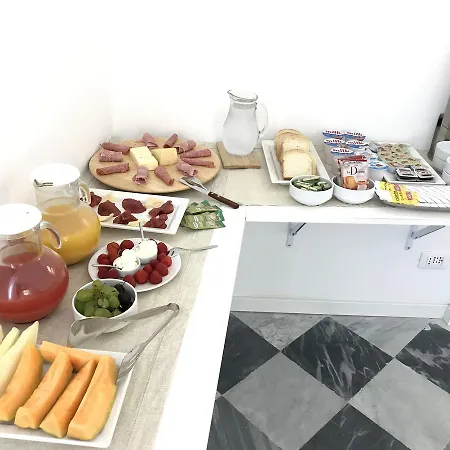 Porta Maqueda Bed & Breakfast 2*