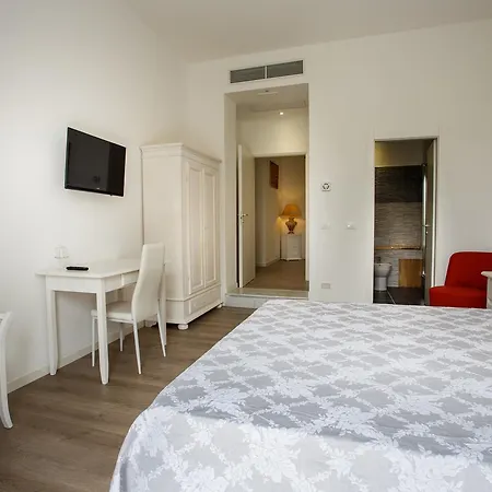 Porta Maqueda 4*